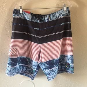 SOLD Maui & Sons NEW boardshorts size 34